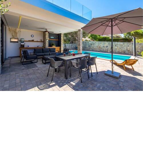 Stunning home in Lun w/ Outdoor swimming pool and 3 Bedrooms