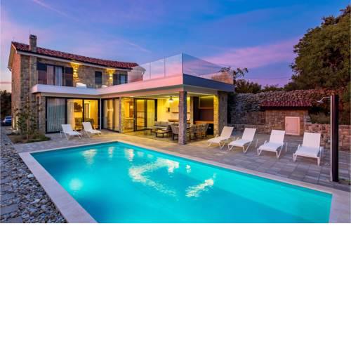 Stunning home in Lun w/ Outdoor swimming pool, Outdoor swimming pool and 4 Bedrooms