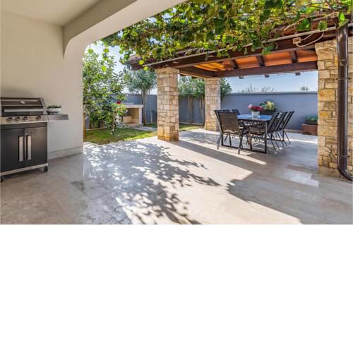 Stunning home in Medulin with 3 Bedrooms