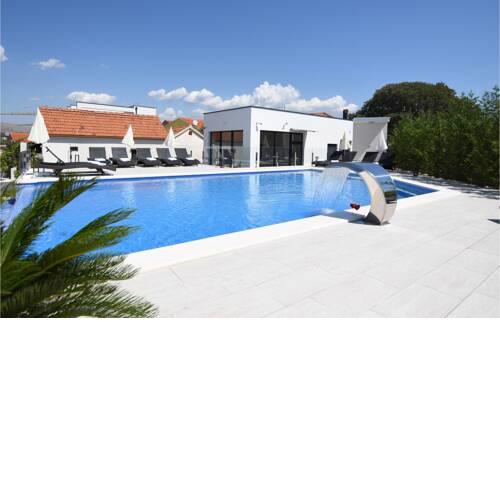 Stunning home in Okrug Gornji with Outdoor swimming pool, Heated swimming pool and 2 Bedrooms