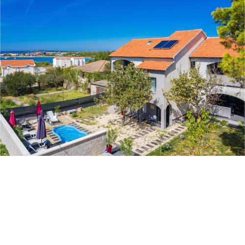 Stunning home in Privlaka with WiFi, Outdoor swimming pool and 4 Bedrooms