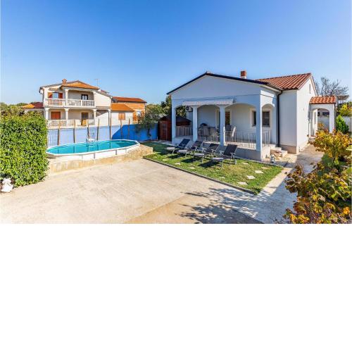 Stunning home in Pula with WiFi, Outdoor swimming pool and 3 Bedrooms