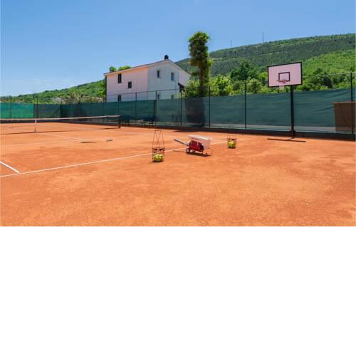 Stunning home in Runovic w/ Outdoor swimming pool, WiFi and 4 Bedrooms