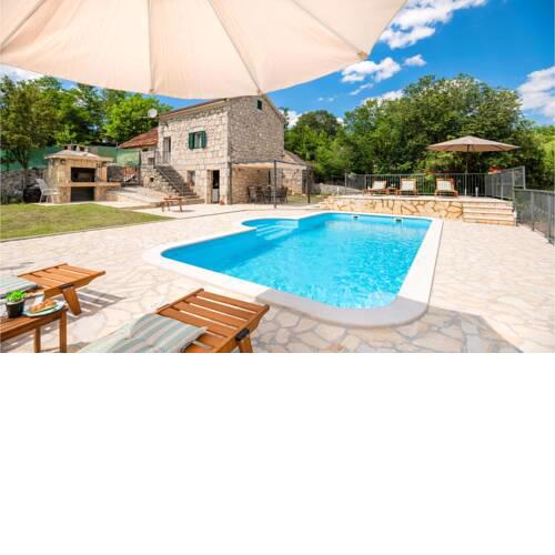 Stunning home in Runovic with WiFi, Outdoor swimming pool and 2 Bedrooms
