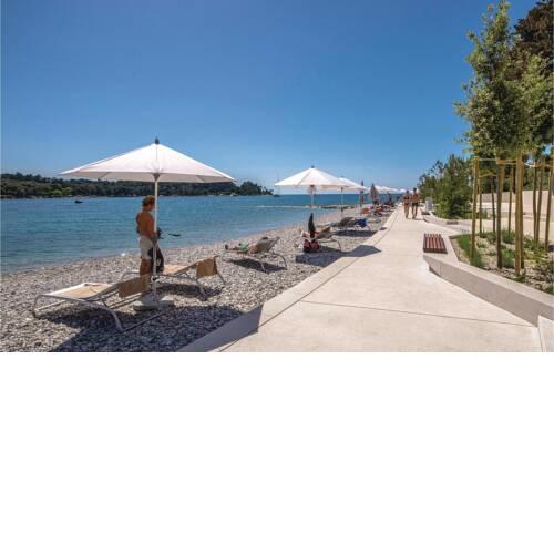 Stunning home in Smoljanci w/ Outdoor swimming pool and 4 Bedrooms