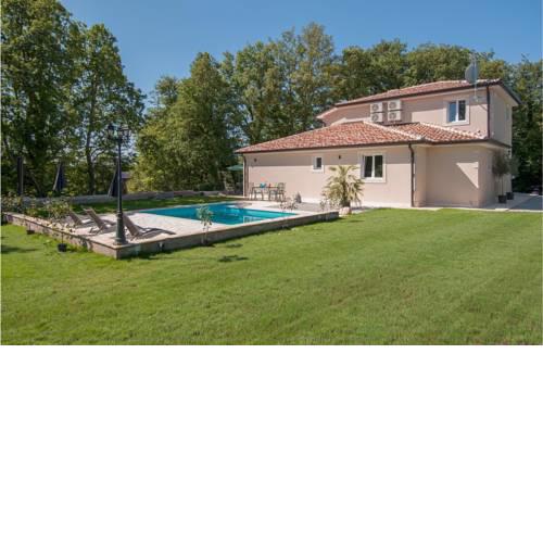 Stunning home in Tinjan w/ Outdoor swimming pool and 4 Bedrooms