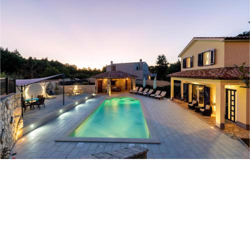 Stunning home in Vlasici - Krsan with 2 Bedrooms