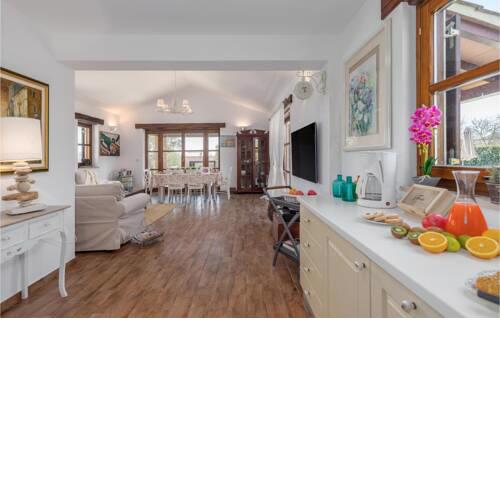 Stunning home in Vosteni w/ Outdoor swimming pool and 3 Bedrooms