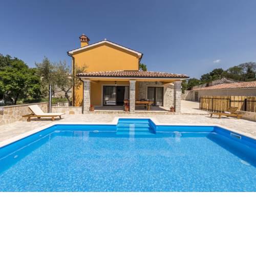 Stunning Villa in Vrsar with Swimming Pool