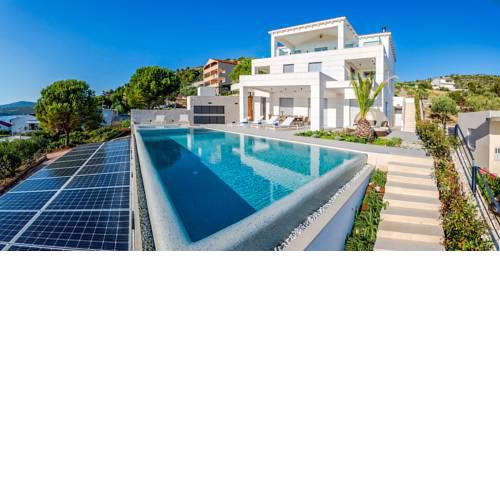 Stupin Celine Villa Sleeps 10 Pool WiFi