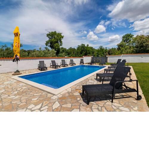 Stylish Holiday Home in Banjole with Swimming Pool