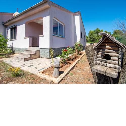Summer beach house in Medulin