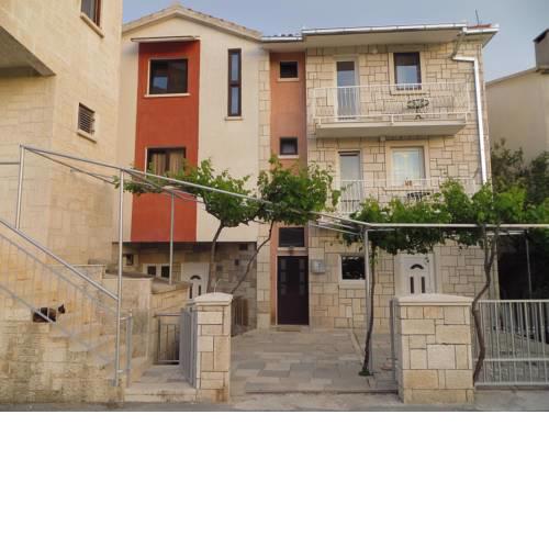 Sunny Break Apartments