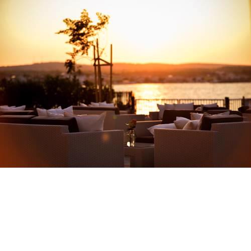 Sunset Deluxe Apartments