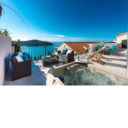 Sunshine Apartment with Hot Tub
