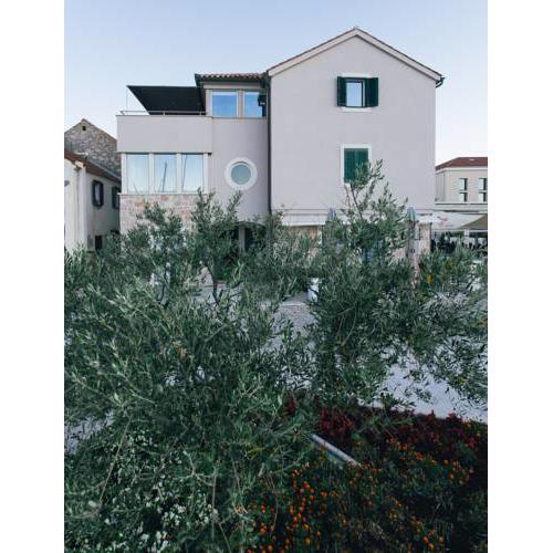Superb main square residence