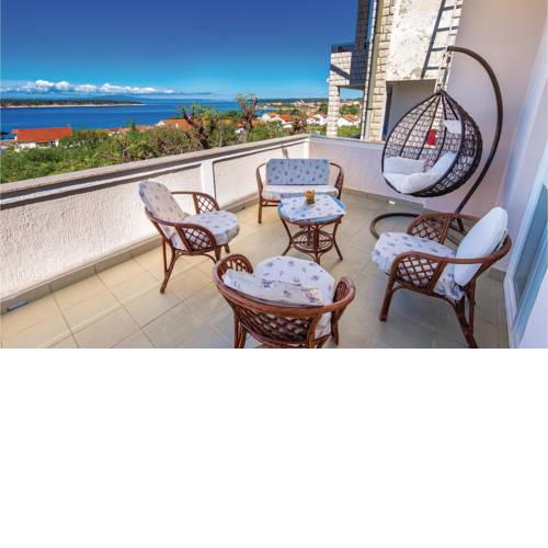 Three-Bedroom Apartment in Banjol