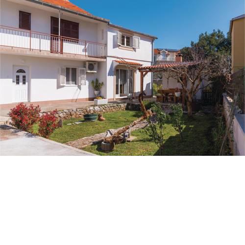 Three-Bedroom Apartment in Brodarica
