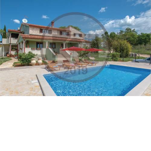 Three-Bedroom Apartment in Kanfanar