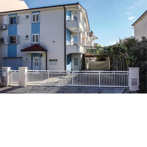 Three-Bedroom Apartment in Kastel Novi