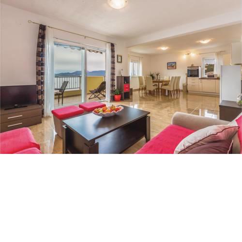 Three-Bedroom Apartment in Komarna