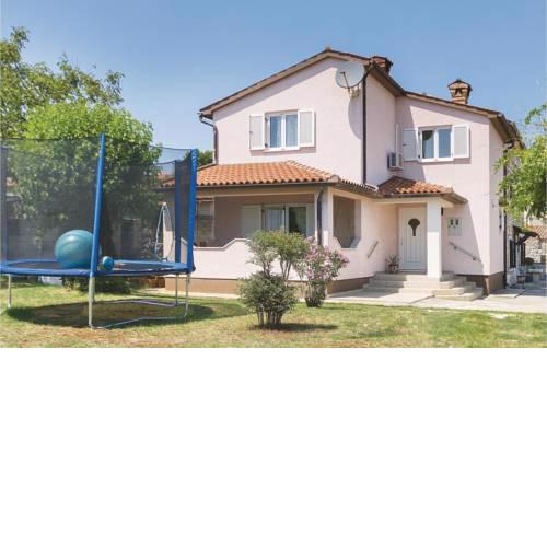 Three-Bedroom Apartment in Marcana
