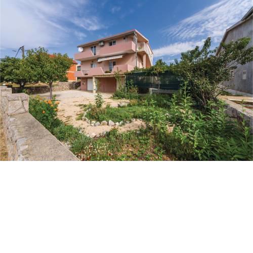 Three-Bedroom Apartment in Maslenica