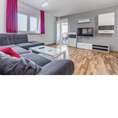 Three-Bedroom Apartment in Medulin