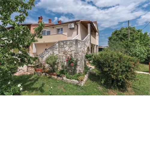 Three-Bedroom Apartment in Muntic