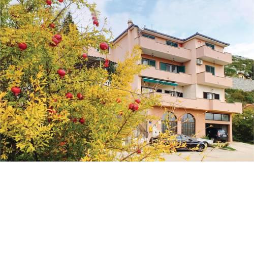 Three-Bedroom Apartment in Ploce