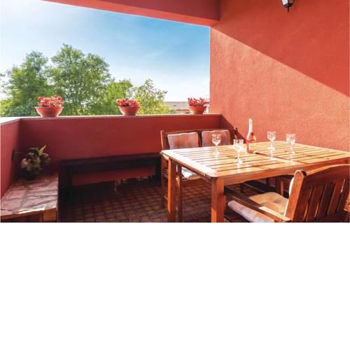 Three-Bedroom Apartment in Pula