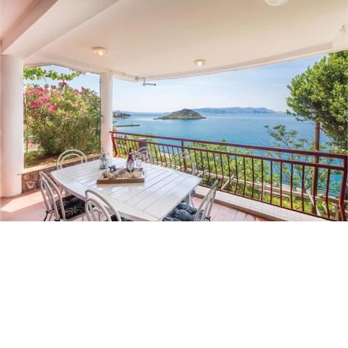 Three-Bedroom Apartment in Sveti Juraj