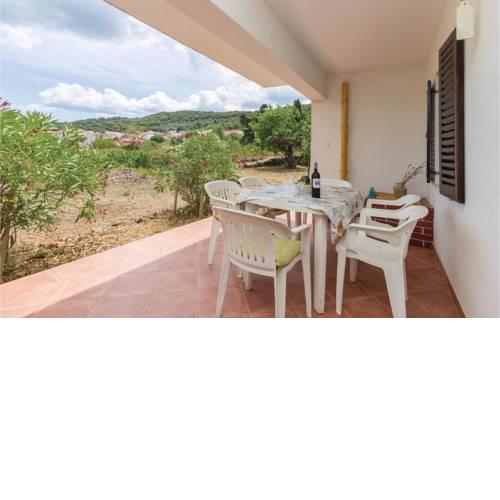 Three-Bedroom Apartment in Veli Iz
