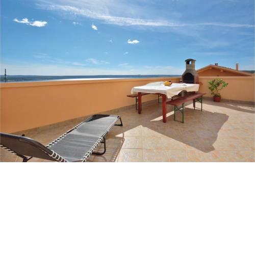 Three-Bedroom Apartment Maslenica with Sea View 05