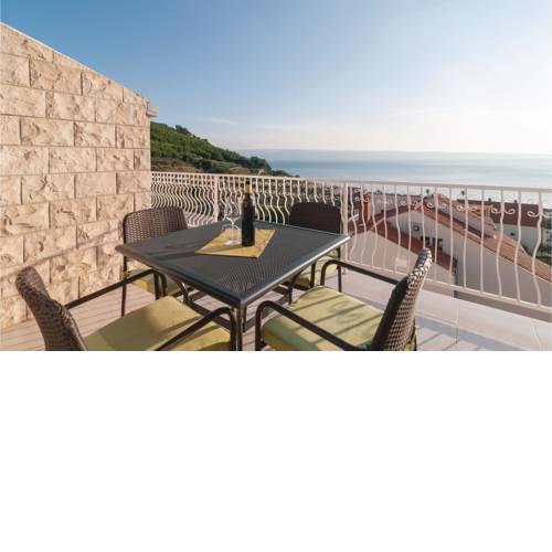 Three-Bedroom Apartment Podstrana with Sea View 07