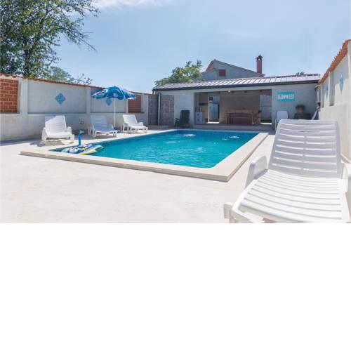 Three-Bedroom Holiday home 0 in Zminj