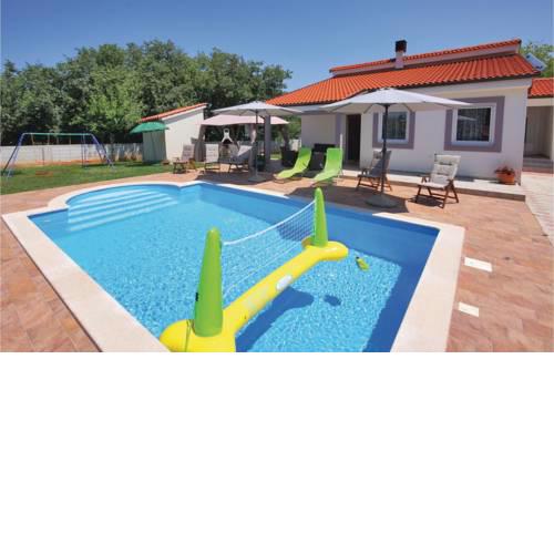 Three-Bedroom Holiday Home in Barban