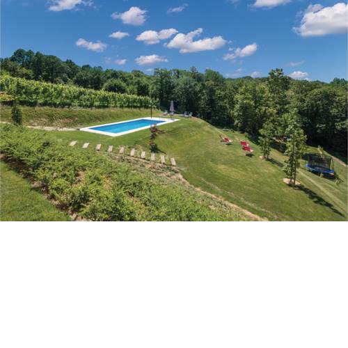 Three-Bedroom Holiday Home in Barbarici Kravarski