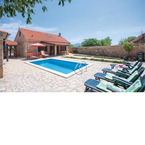 Three-Bedroom Holiday Home in Bogatici prominski
