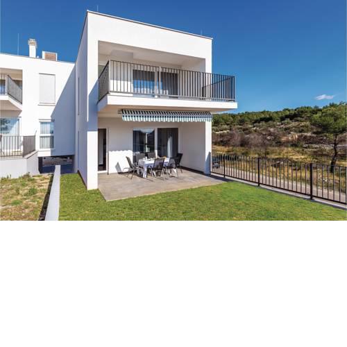 Three-Bedroom Holiday Home in Brodarica