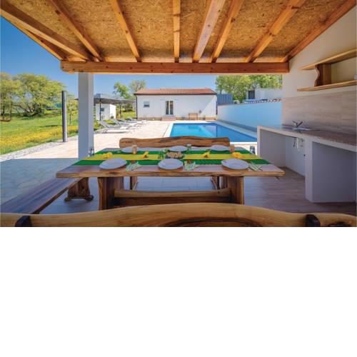 Three-Bedroom Holiday Home in Buje