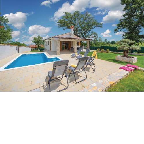 Three-Bedroom Holiday Home in Cambarelici