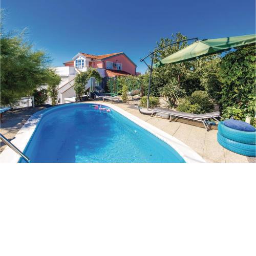 Three-Bedroom Holiday Home in Cavle