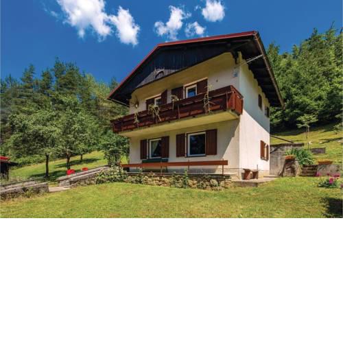 Three-Bedroom Holiday Home in Dreznica