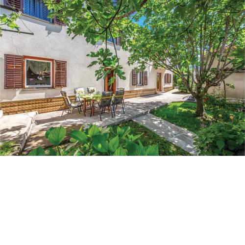 Three-Bedroom Holiday Home in Drivenik