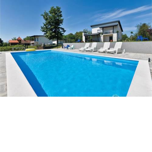 Three-Bedroom Holiday Home in Durdevac