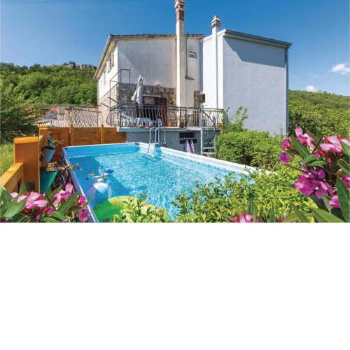 Three-Bedroom Holiday Home in Gata/Zvecanje