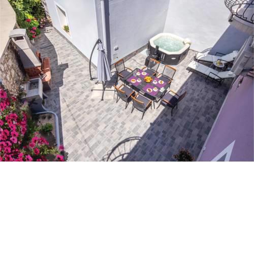 Three-Bedroom Holiday Home in Grizane
