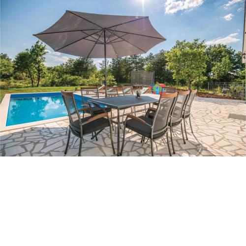 Three-Bedroom Holiday Home in Grubine
