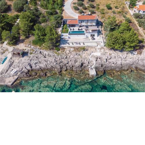 Three-Bedroom Holiday Home in Karbuni